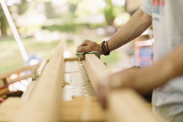 In diversen arbeitsintegrativen Projekten werden Klient:innen auf ihren Wiedereinstieg vorbereitet.