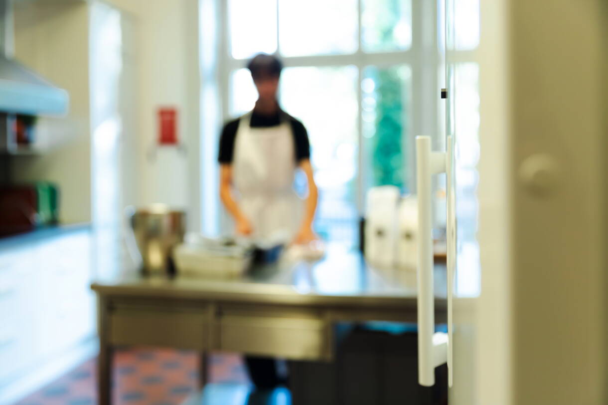 Die geräumige Küche an der Muristrasse 28 bietet Raum zum Kochen und Backen.
