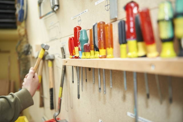 In der Arbeitsintegration als auch in der Freizeit kann verschiedenen Aktivitäten nachgegangen werden. Viele Materialien sind auch im Haus vorhanden und stehen zur Verfügung.